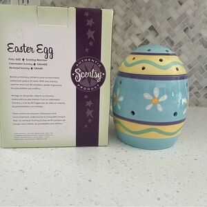 Scentsy Retired Full Size Easter Egg Light Up Wax WARMER Flowers Spring w/Box